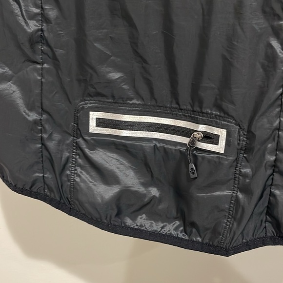 Nike “windbreaker vest” Like new only worn a couple times - Picture 3 of 4